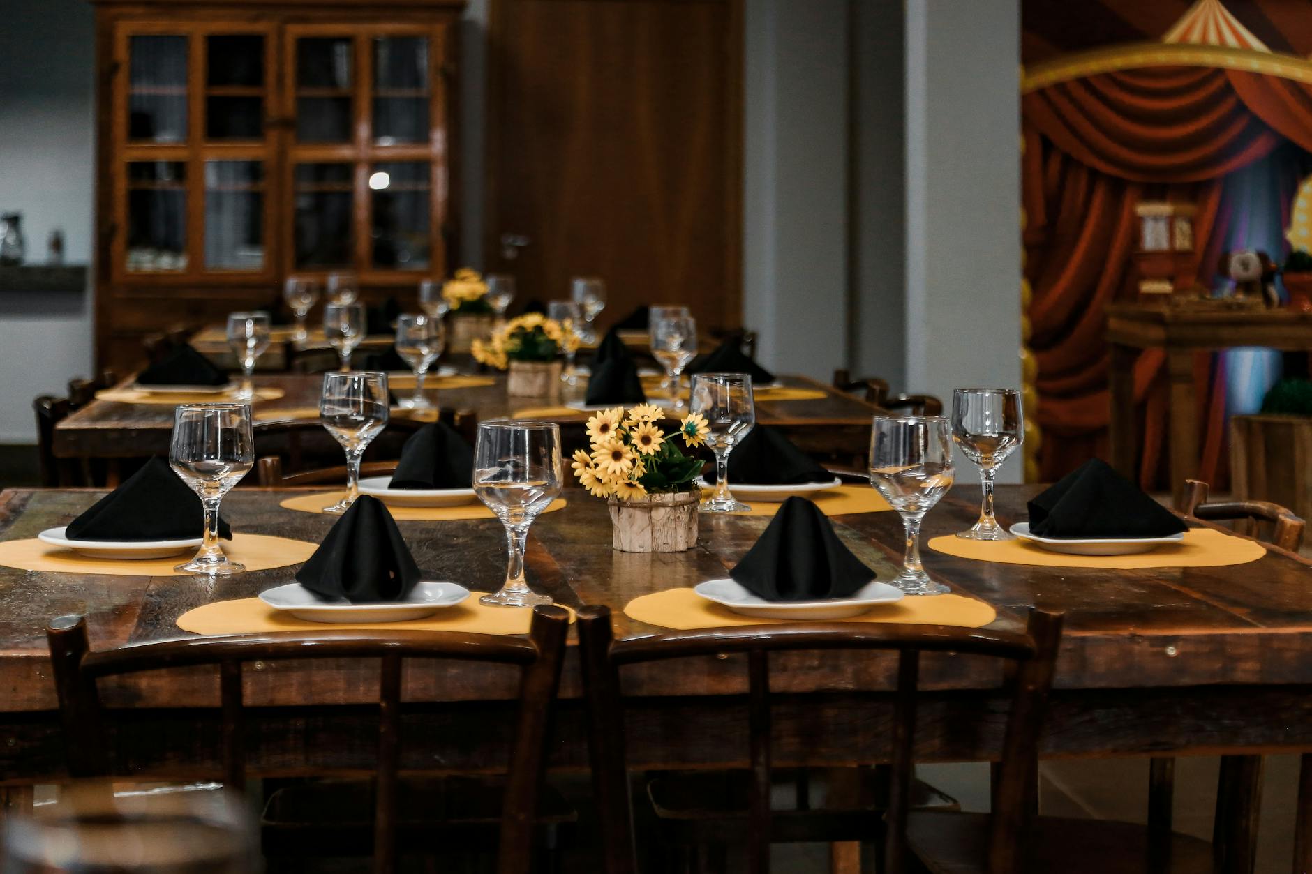 Effortless Chic: Plan a Stunning Rehearsal Dinner on a Budget